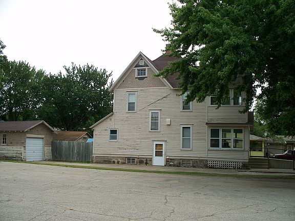 4th image of 915 1st Ave N