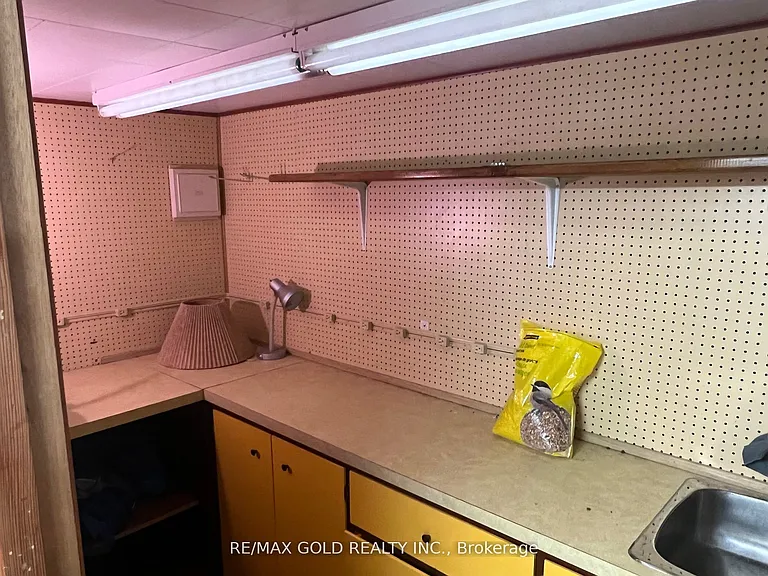 979 Wellington St — Photo 26