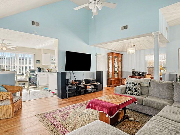 5th image of 552 Bucks Trail