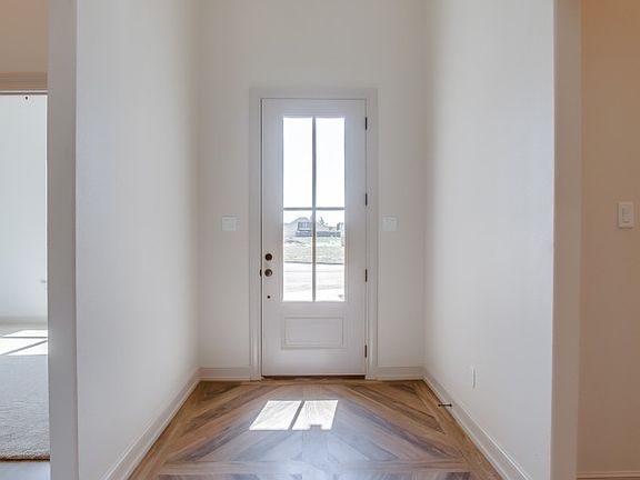 2nd image of 10904 Vinton Ave