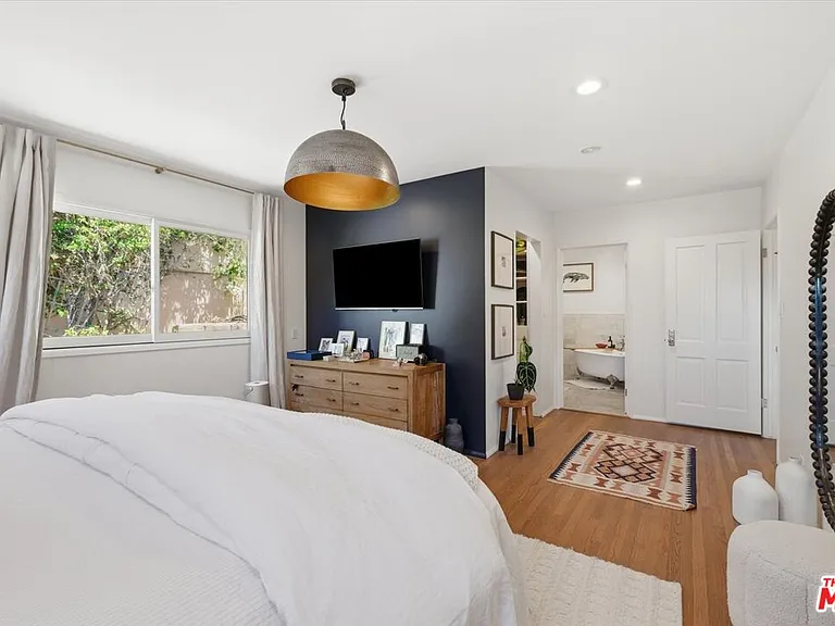 3240 Tilden Ave — Photo 37