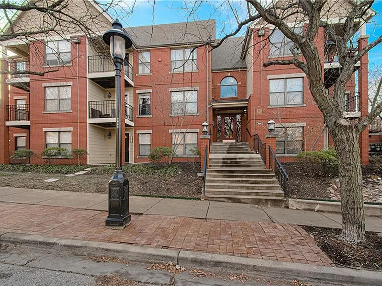 920 Washington St #206 — Photo 14