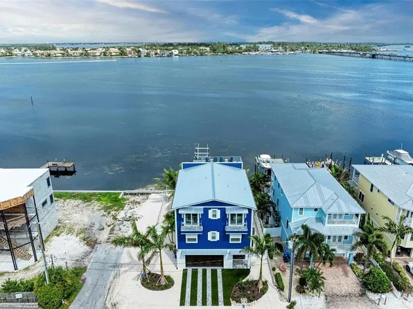 1107 Bay Dr N, Bradenton Beach, FL 34217