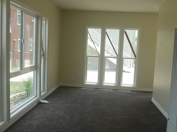 2nd image of 271 W 14th St