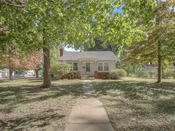 7603 Santa Fe Dr, Overland Park, KS 66204