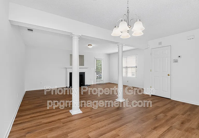 3204 Barons Court Rd — Photo 13