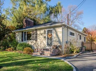 29 Winans Pl, Locust Valley, NY 11560
