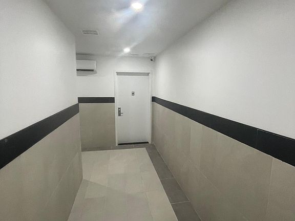 2nd image of 556 Market St #4B