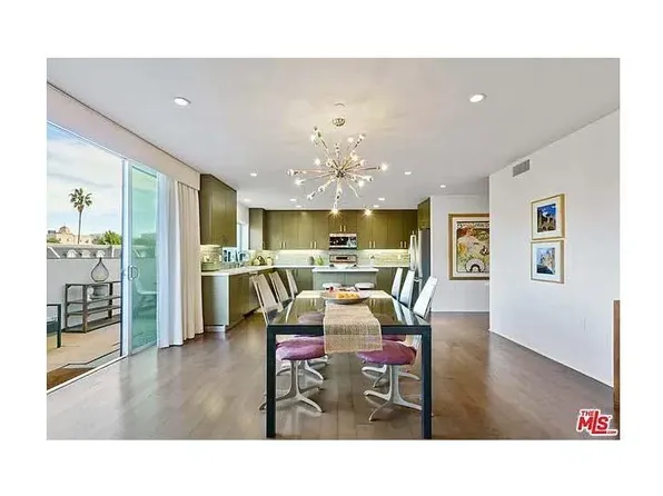 1807 S Beverly Glen Blvd #401, Los Angeles, CA 90025