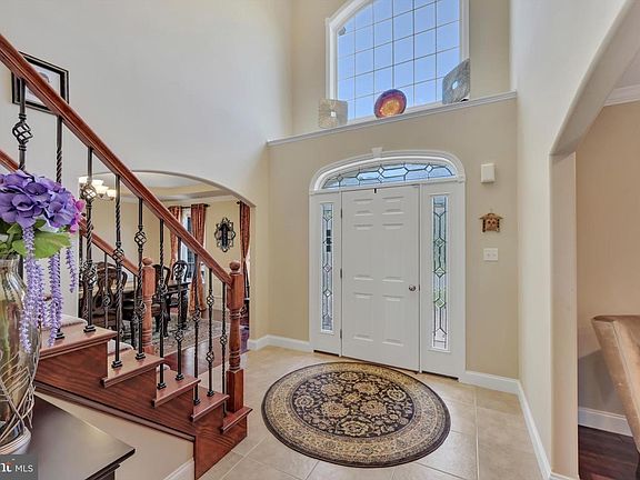 2nd image of 118 Connecticut Ave