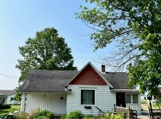 555 Grove St, Weldon, IL 61882