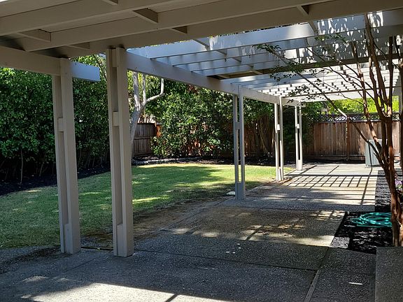 2nd image of 3592 Arbutus Ave