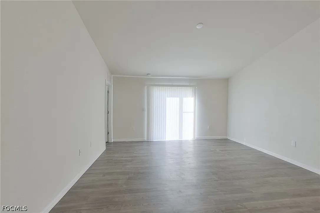2 bed, 2.0 bath, 1120 sqft, $1,425 — Photo 3