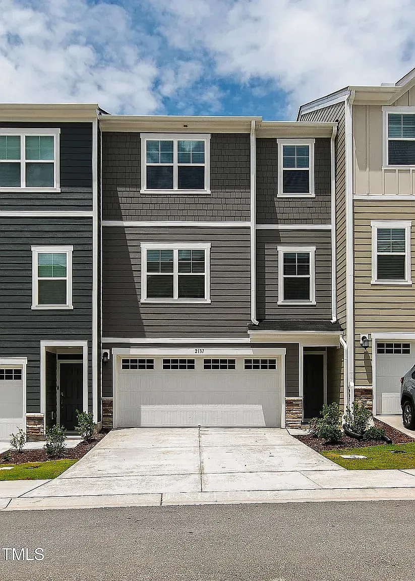 4 bed, 3.5 bath, 2410 sqft, $2,450 — Photo 1