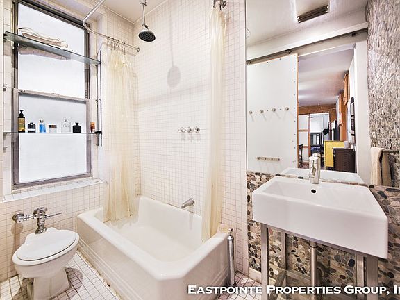 4th image of 139 E 30th St APT 1C