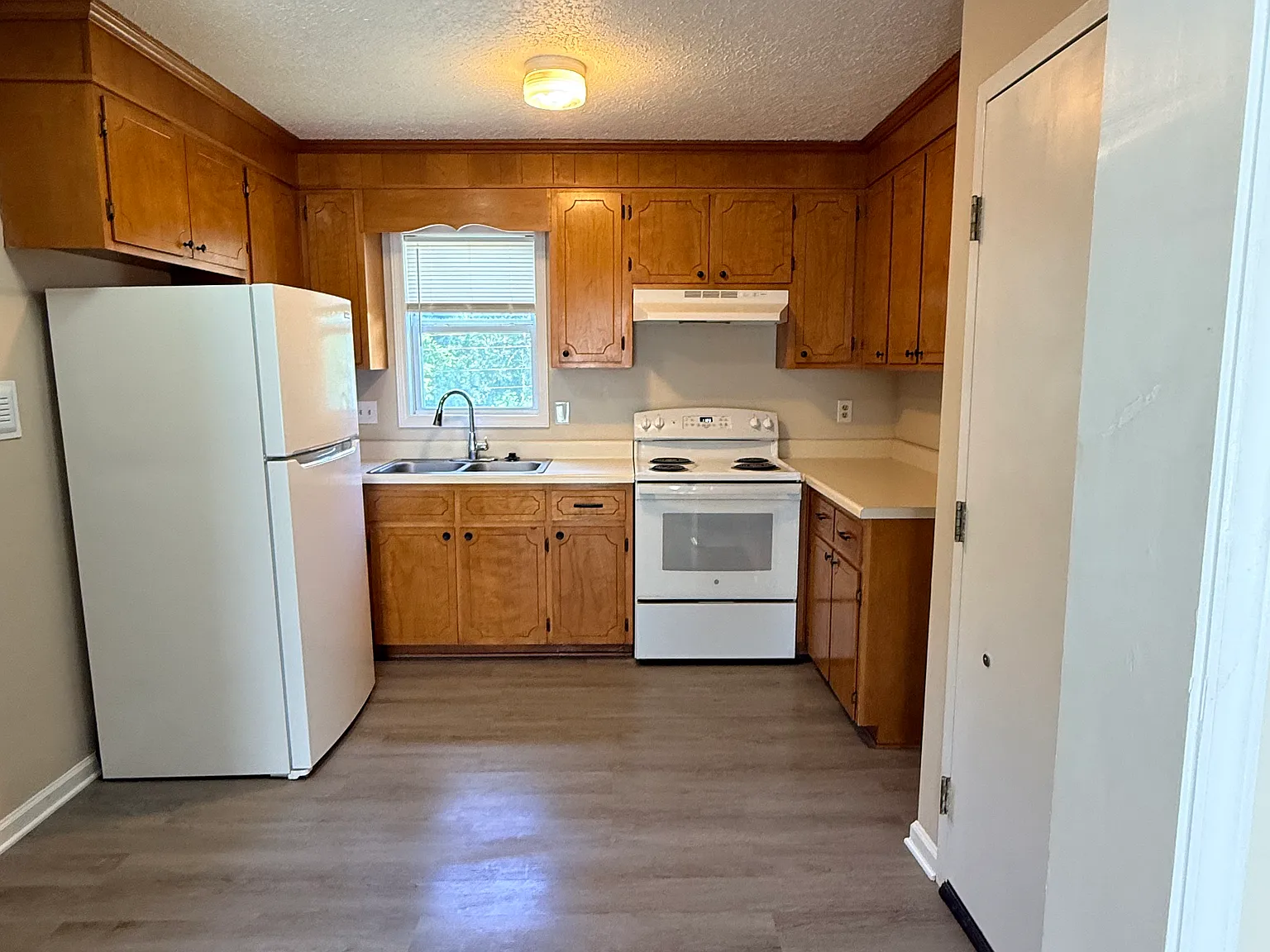 2 bed, 792 sqft, $1,400 — Photo 2
