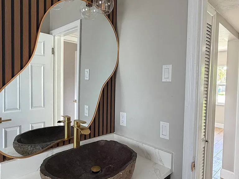 1733 Gladys St — Photo 20
