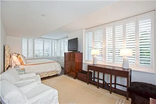 Sold by R New York | media 1
