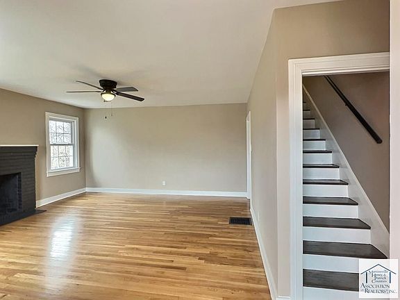 3rd image of 1114 Oakgrove Ave