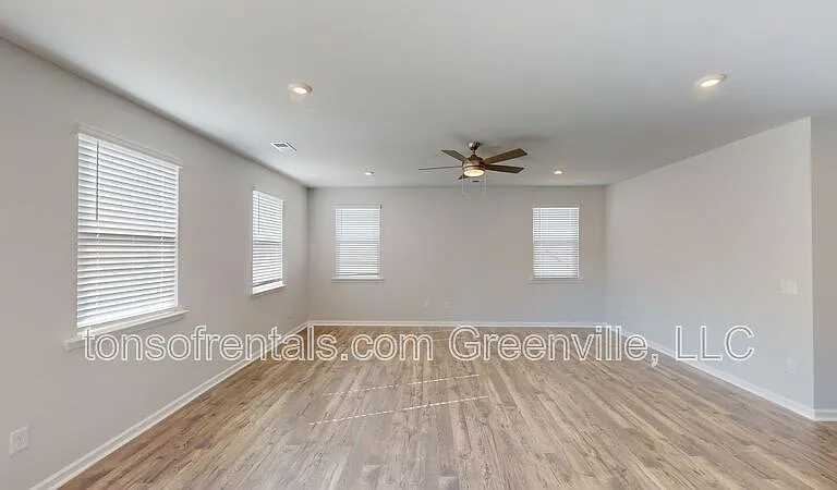 1109 Maridian St — Photo 4