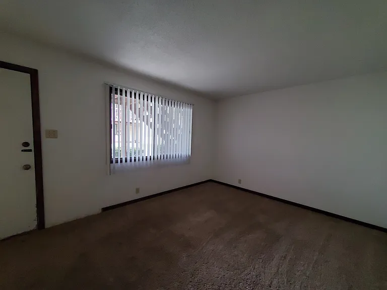 225-317 N College St — Photo 6