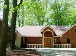 26701 Holly Hill Dr, Farmington Hills, MI 48334