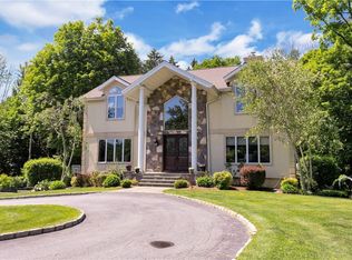 4 Deer Park Dr, Amawalk, NY 10501