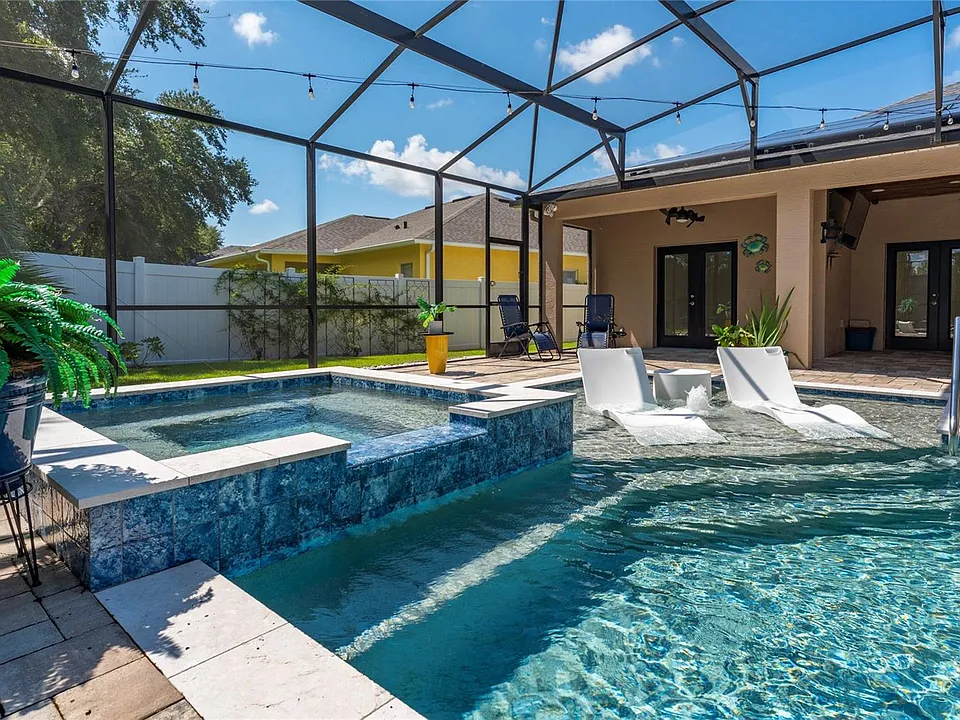 2260 Pickford Cir
