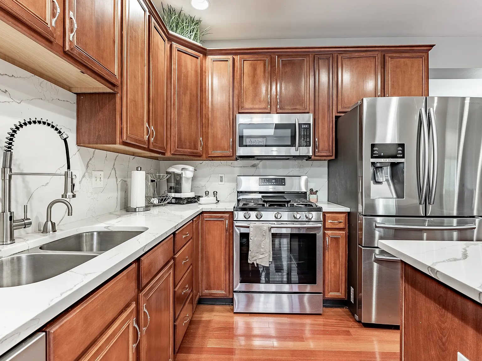 3 bed, 2710 sqft, $3,500 — Photo 2