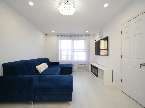 100-25 Queens Boulevard image 6 of 17