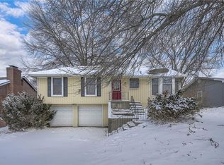 8220 Splitlog Ave, Kansas City, KS 66112