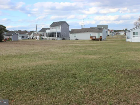 1611 Shark Ct, Greenbackville, VA 23356