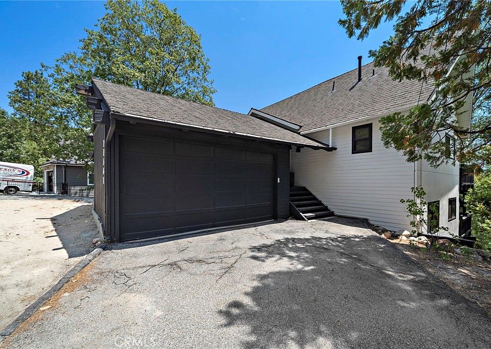 27561 N Bay Rd, Lake Arrowhead, CA 92352 | MLS #OC25231043 | Zillow