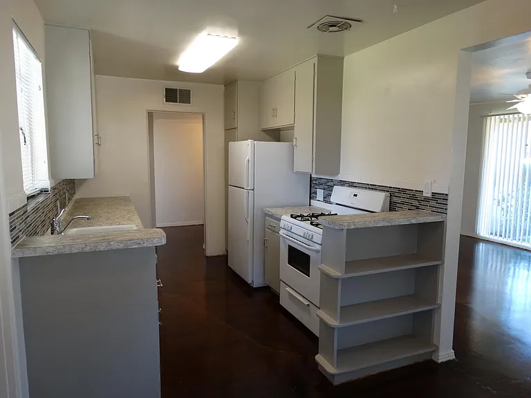 4202 N 5th Ave — Photo 5