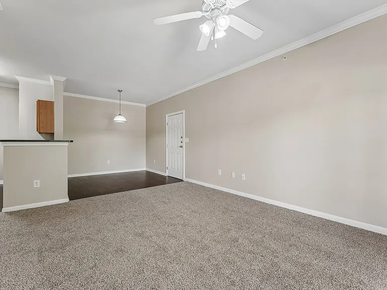 Point Royale Apartments — Photo 6