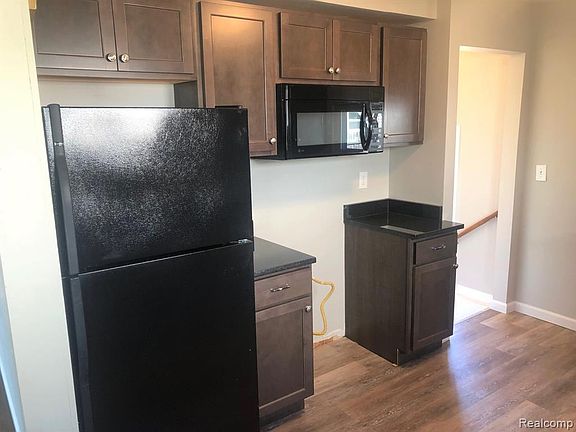 4th image of 26061 Fernwood St