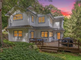 4 Emmet Roche Dr, Boonton, NJ 07005