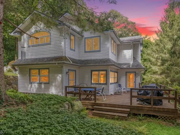 4 Emmet Roche Dr, Montville Twp., NJ 07005