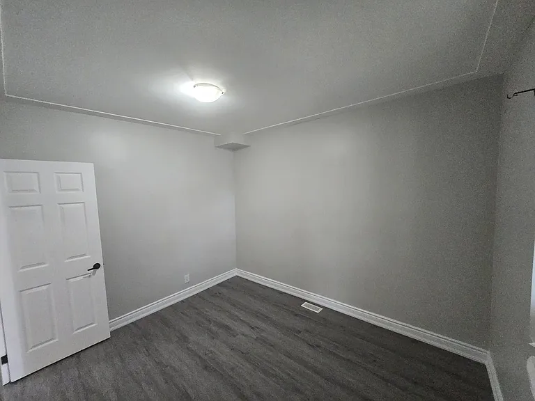 300 Balmoral Ave N #1 — Photo 9