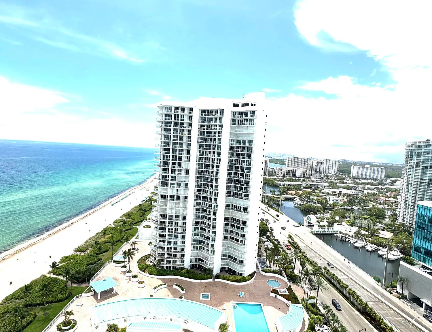 1 bed, 1.5 bath, 1000 sqft, $3,800 — Photo 3