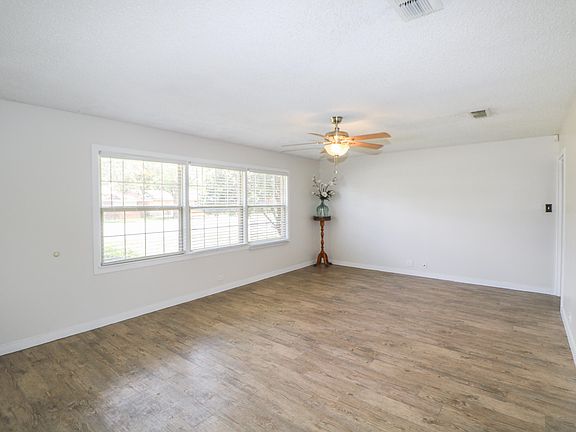 5th image of 500 E 12th St