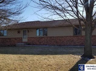 1806 E 14th St, York, NE 68467