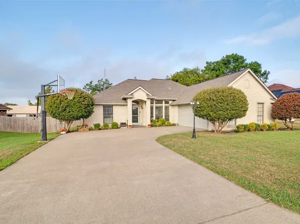1425 Nottingham Dr, Kaufman, TX 75142