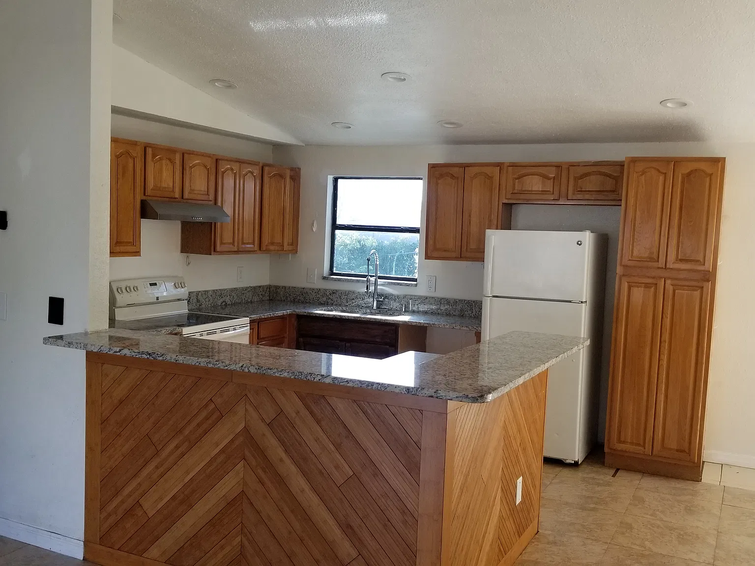 3 bed, 952 sqft, $1,850 — Photo 2