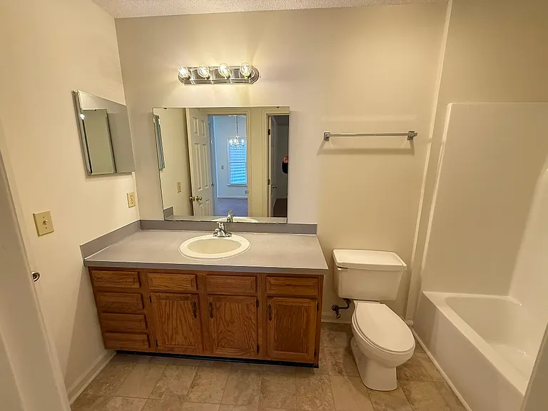 104 W Victoria Ct #F — Photo 27