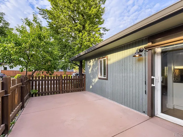 747 E Arkansas Ave — Photo 11