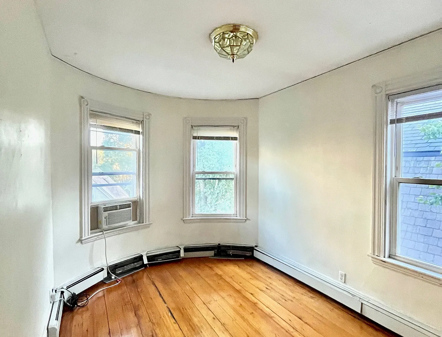 4 bed, 9999 sqft, $5,600 — Photo 4