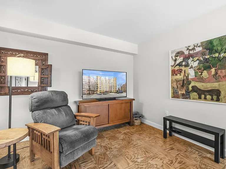 5410 Connecticut Ave NW #811A — Photo 3