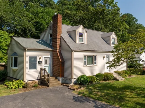 28 Rainbow Ave, Chelmsford, MA 01824