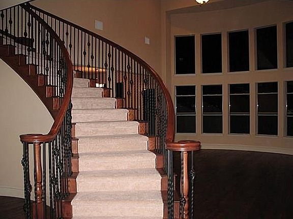 3rd image of 1011 Everglades Dr